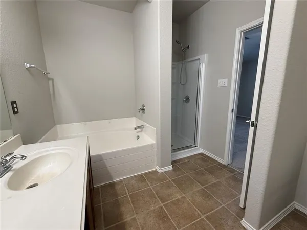 $2,300 | 9884 Autumn Sage Drive, Fort Worth, TX 76108