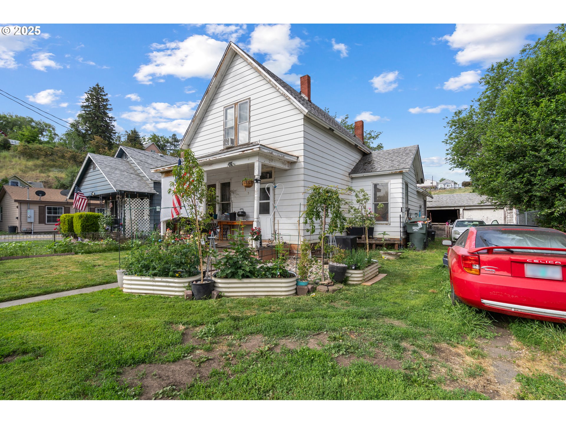 615 Southwest 5th Street Pendleton, OR 97801 - Photo 1 of 27 a front view of a house with a yard