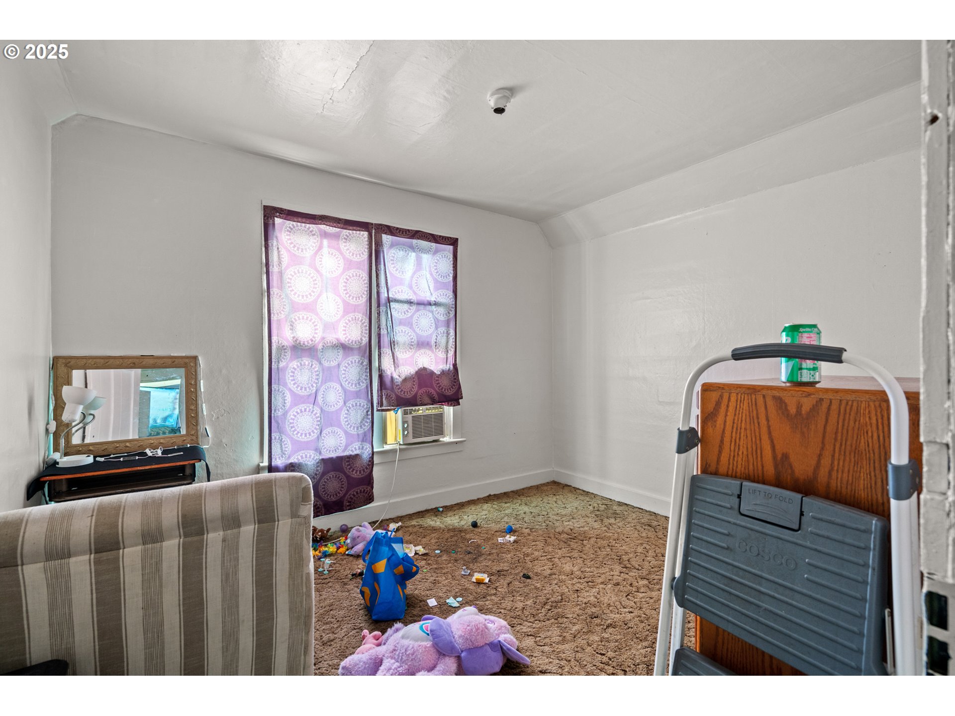 615 Southwest 5th Street Pendleton, OR 97801 - Photo 13 of 27 a living room with furniture and a window