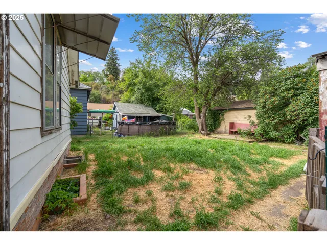 a view of a house with backyard and sitting area