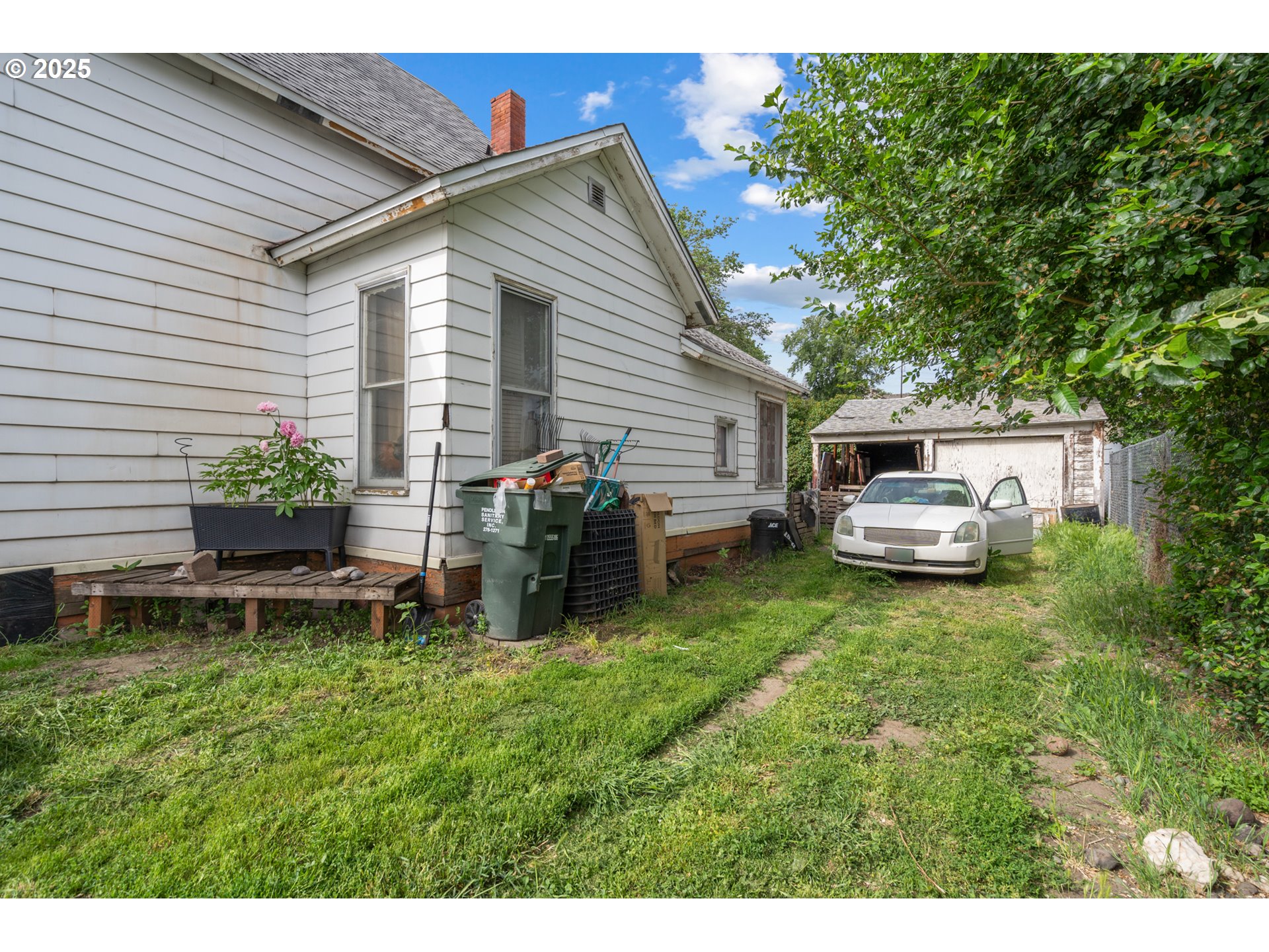 615 Southwest 5th Street Pendleton, OR 97801 - Photo 18 of 27 a house view with a garden space