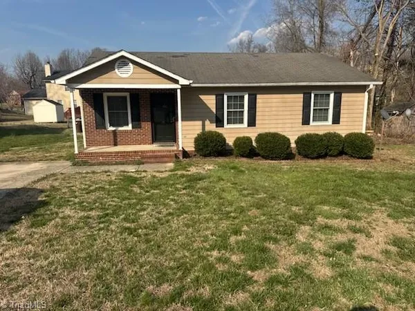 $1,700 | 8 Kings Forest Court, Greensboro, NC 27405