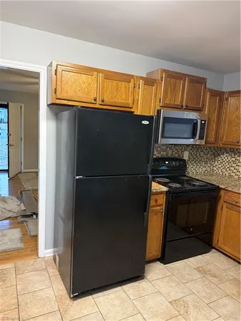 $1,700 | 8 Kings Forest Court, Greensboro, NC 27405