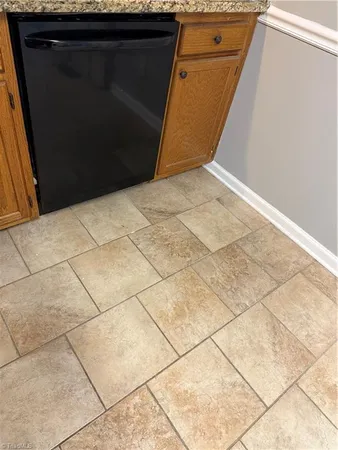 $1,700 | 8 Kings Forest Court, Greensboro, NC 27405