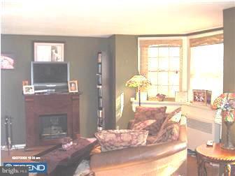 322 Richfield Road Upper Darby, PA 19082 - Photo 2 of 10 Living Room