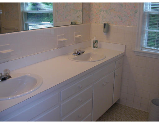 54 Hillcrest Road Concord, MA 01742 - Photo 9 of 12 Gallery Image 9