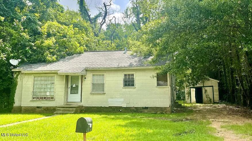 809 Robertson Street Brookhaven, MS 39601 - Photo 5 of 11 809 Robertson 7