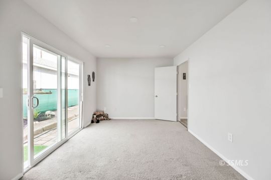 420 West Upjohn Avenue Ridgecrest, CA 93555 - Photo 24 of 32 an empty room with glass door