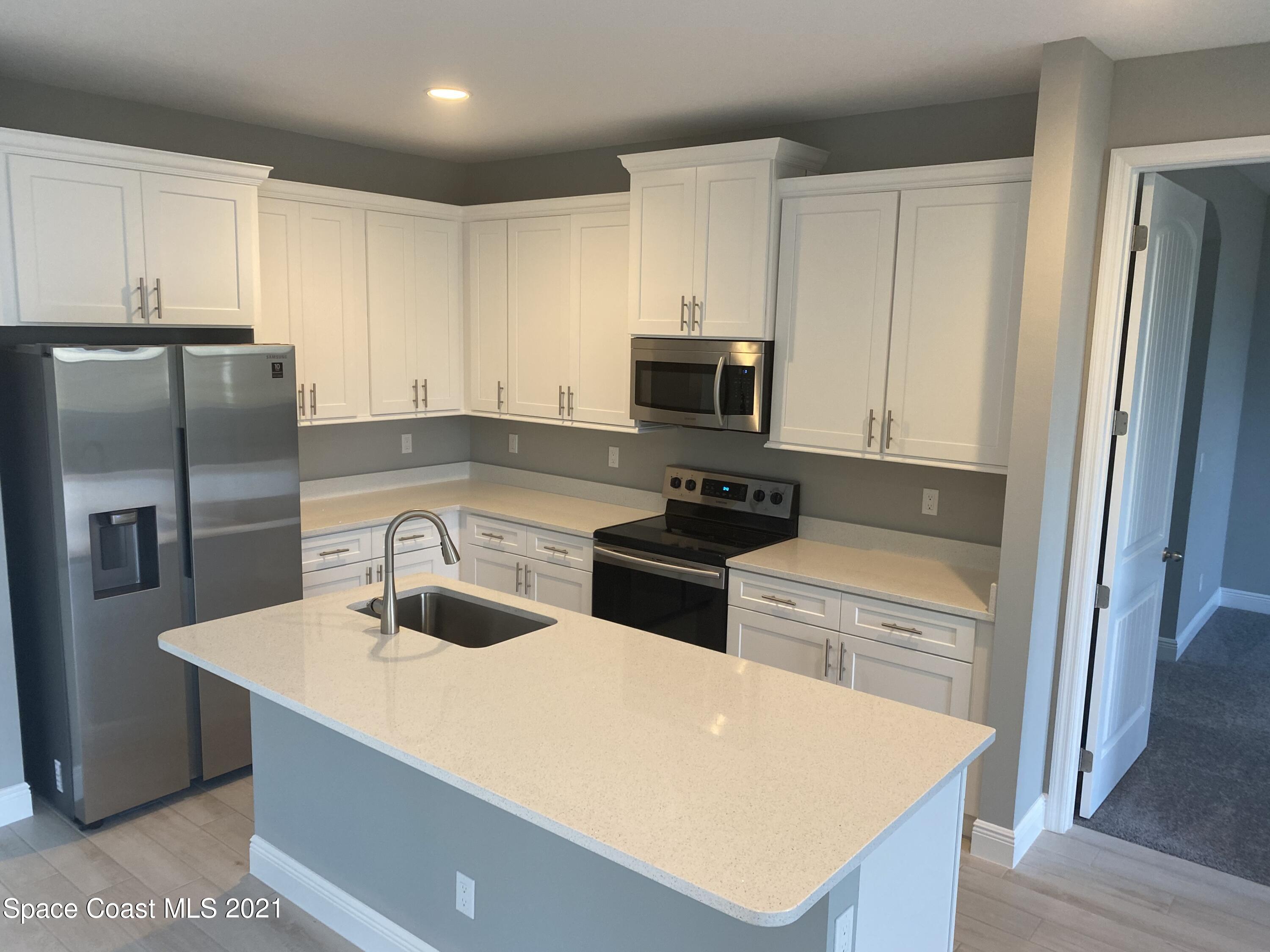190 Turk Road Southwest Palm Bay, FL 32908 - Photo 2 of 22 kitchen