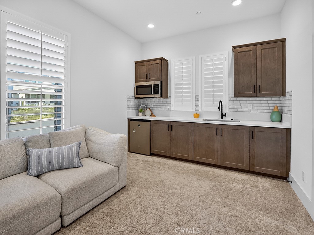 32441 Toyon Road Temecula, CA 92591 - Photo 33 of 47 Kitchenette
