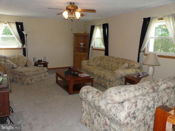 278 Water Plant Road Middletown, VA 22645 - Photo 8 of 30 Living Room
