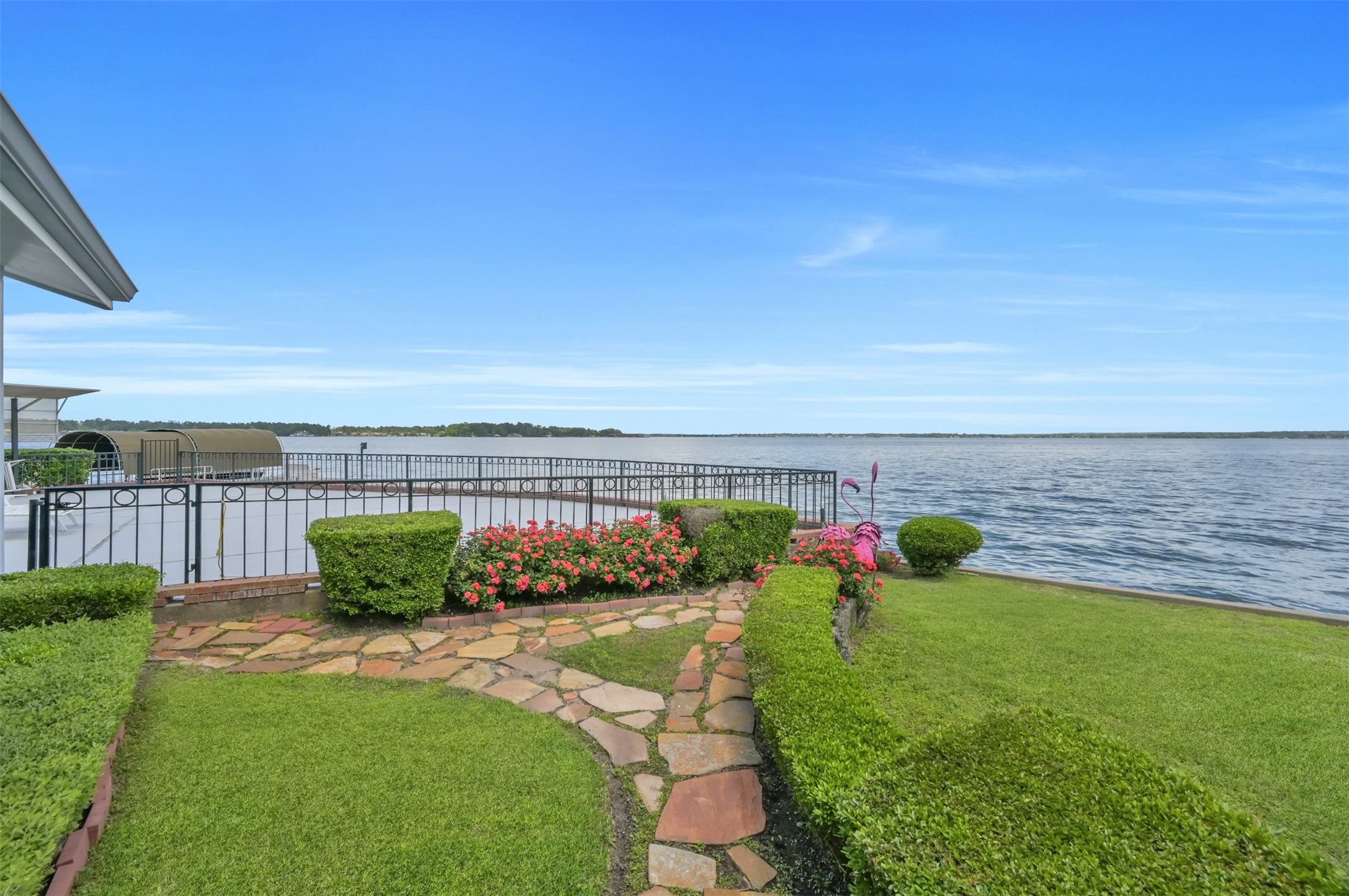 35 Lakeview Village Conroe, TX 77356 - Photo 28 of 34 a view of a garden with lawn chairs