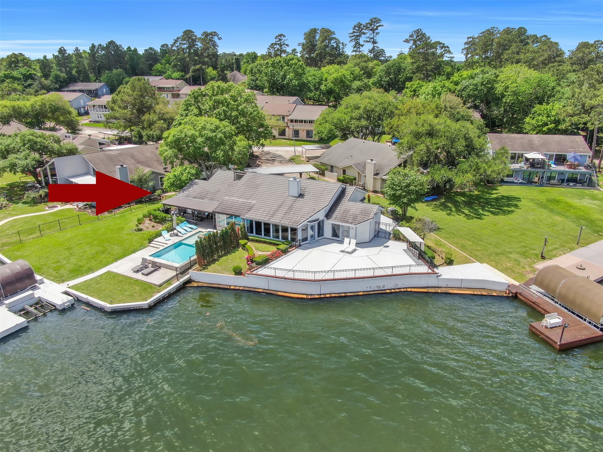 35 Lakeview Village Conroe, TX 77356 - Photo 31 of 34 an aerial view of a house with a garden and swimming pool