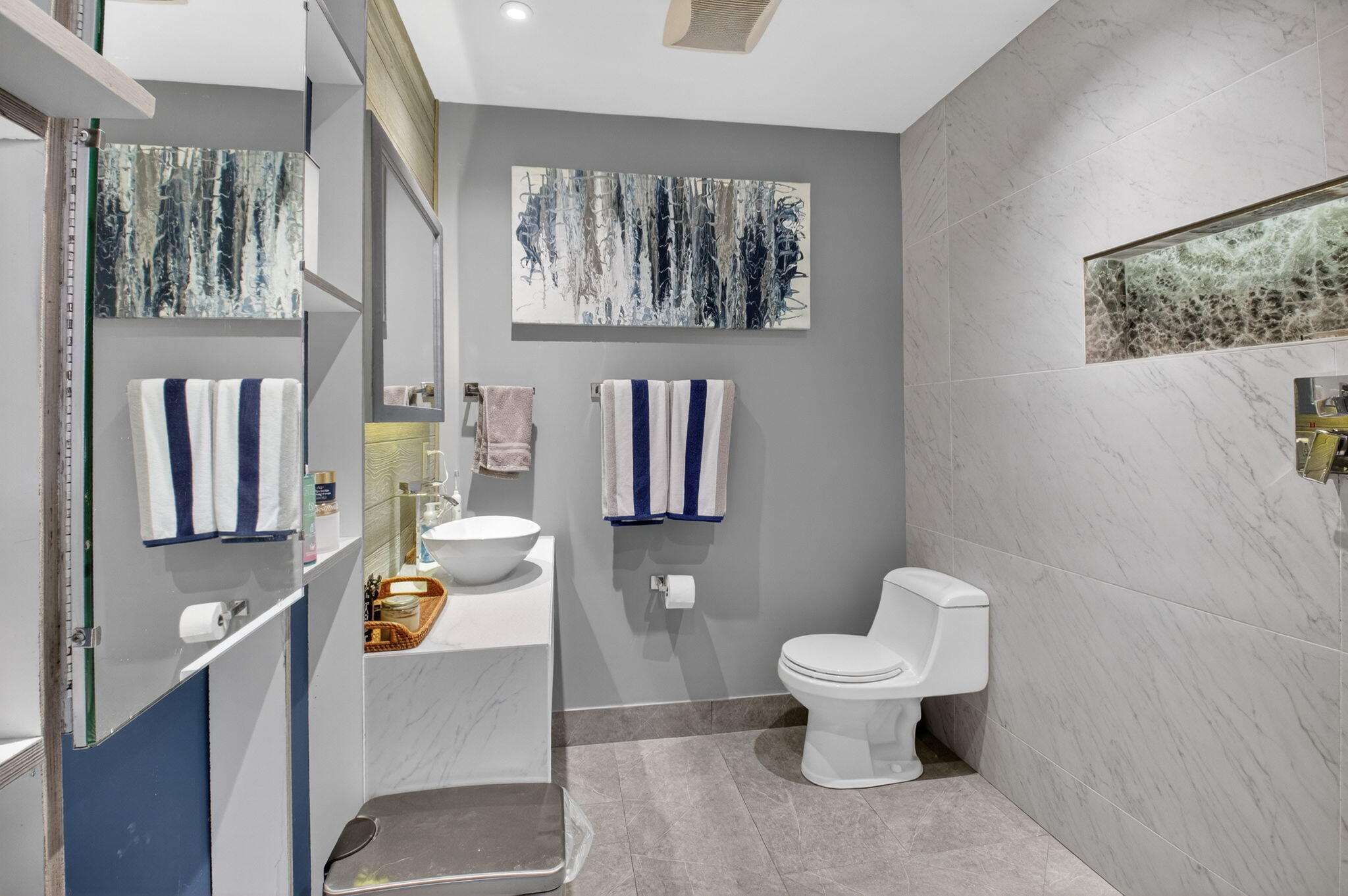 233 Northeast 12th Street Delray Beach, FL 33444 - Photo 19 of 55 a bathroom with a toilet sink and mirror