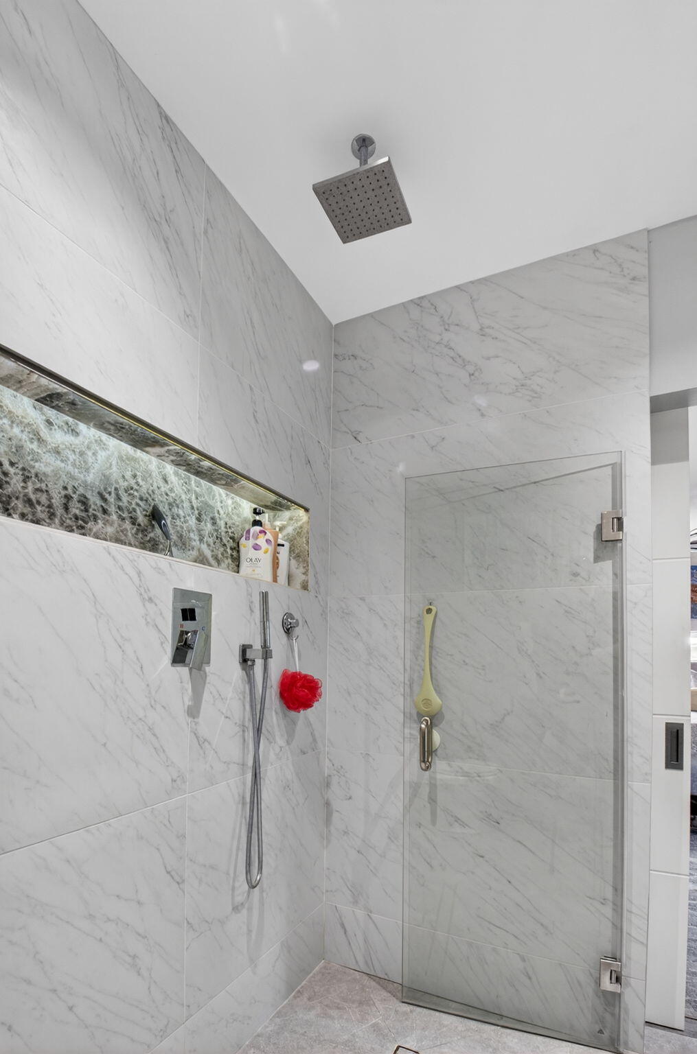 233 Northeast 12th Street Delray Beach, FL 33444 - Photo 21 of 55 a bathroom with a shower