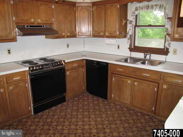 158 Pickett Road Dover, PA 17315 - Photo 4 of 25 Gallery Image 4