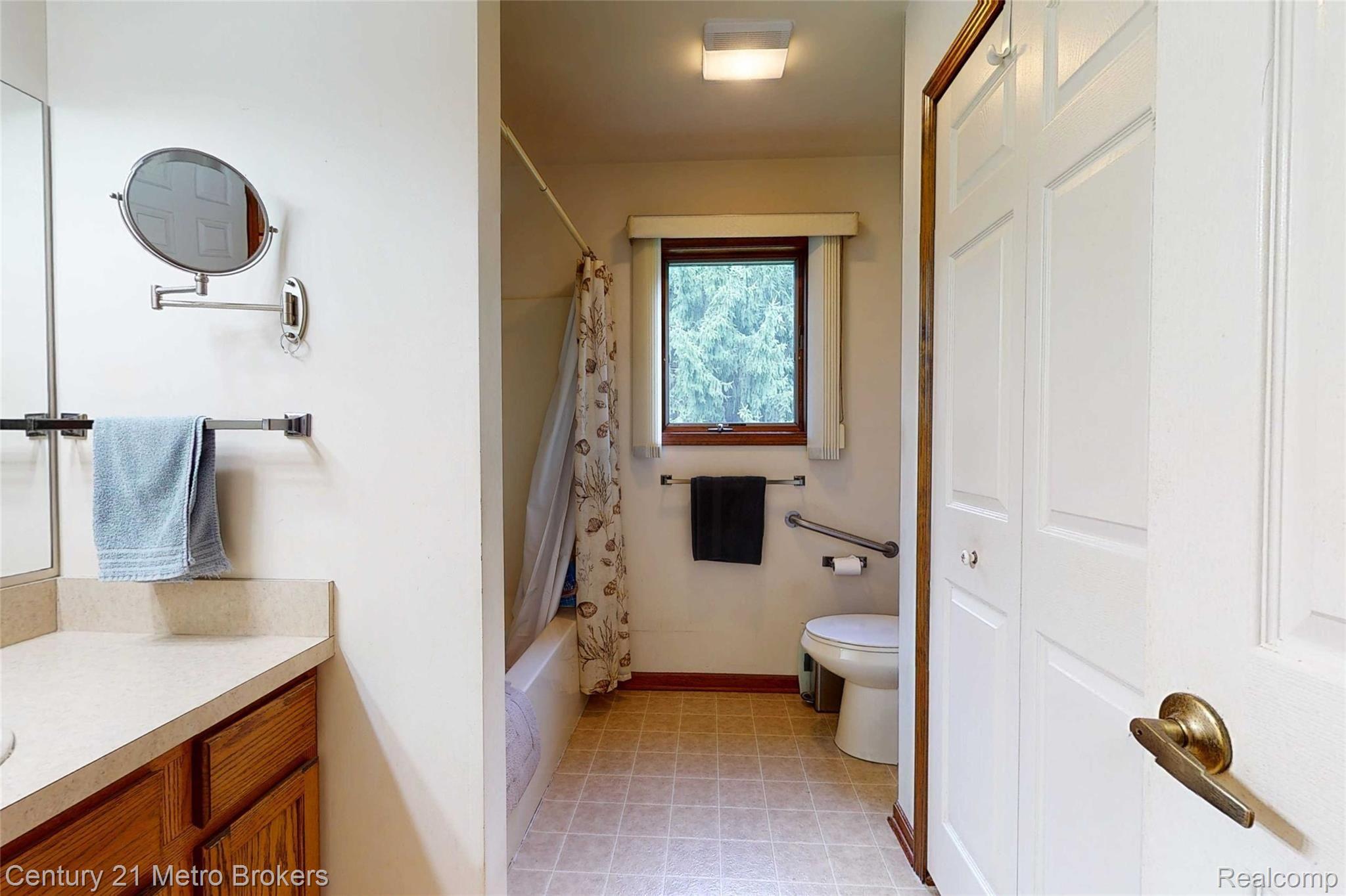 3408 South State Road Davison, MI 48423 - Photo 45 of 51 3408-S-State-Rd-34 Bathroom.jpg