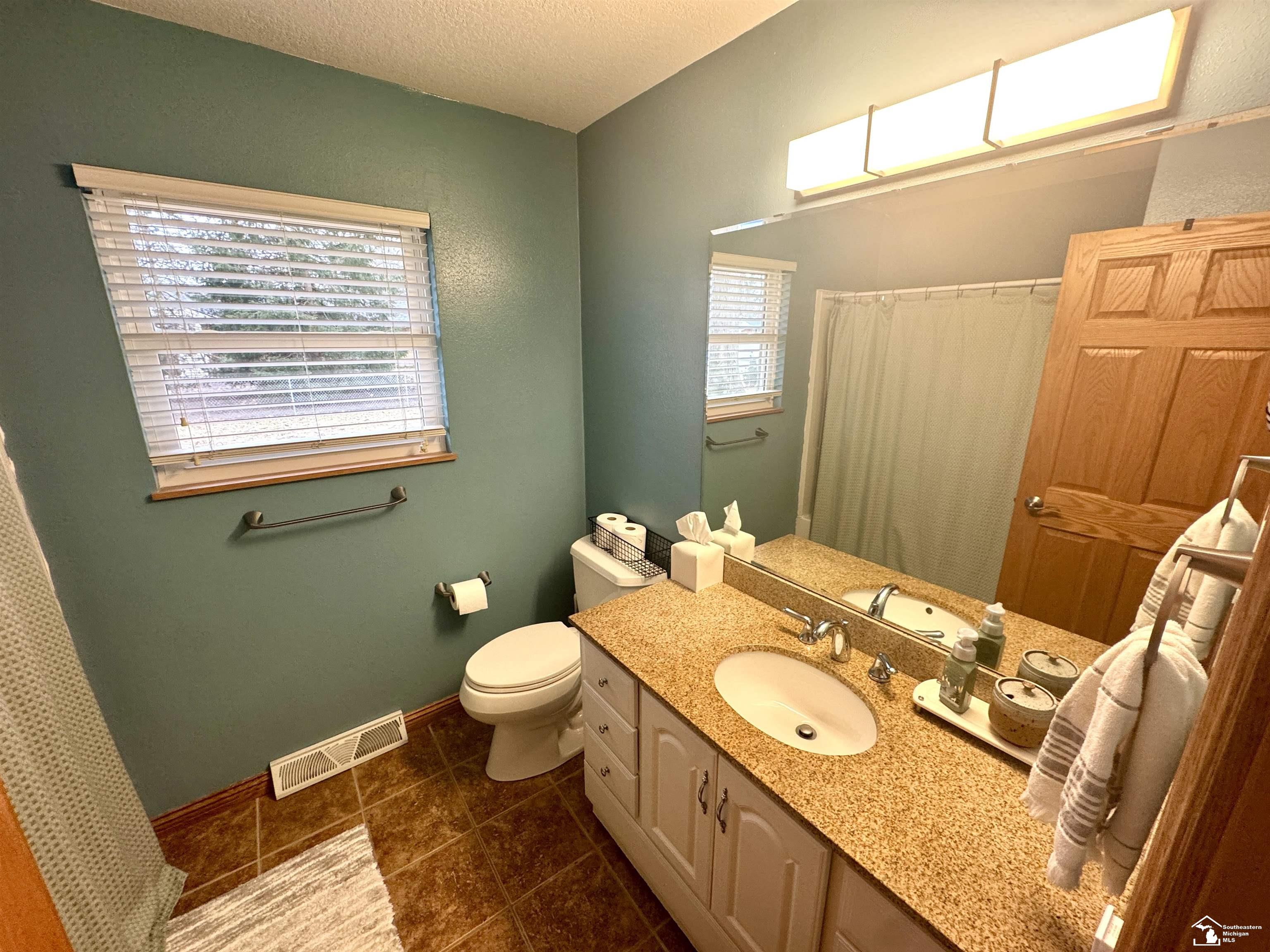 1237 Valetta Drive Temperance, MI 48182 - Photo 17 of 27 50167831-8aefdd04-2295-477d-a249-eb3926167c79.JPG