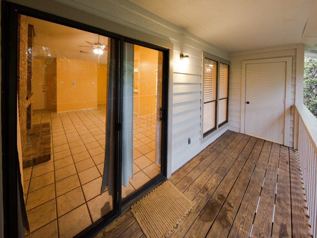 3839 Dry Creek Drive, Unit 220 Austin, TX 78731 - Photo 20 of 26 a view of front door