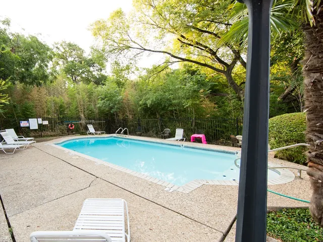 $1,650 | 3839 Dry Creek Drive, Unit 220, Austin, TX 78731