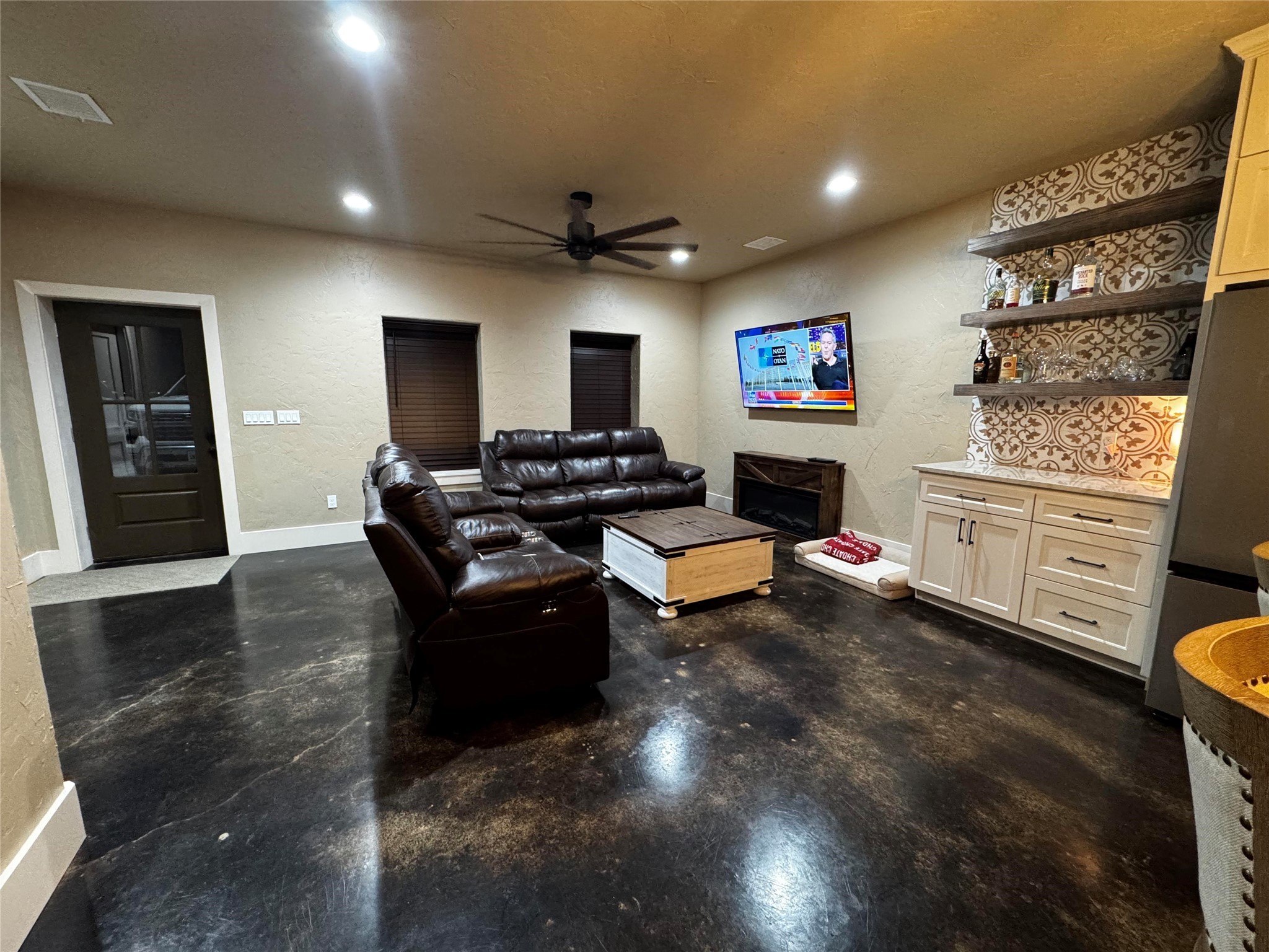 72 Circle Hook Port Port O'Connor, TX 77982 - Photo 2 of 43 a living room with furniture and a flat screen tv