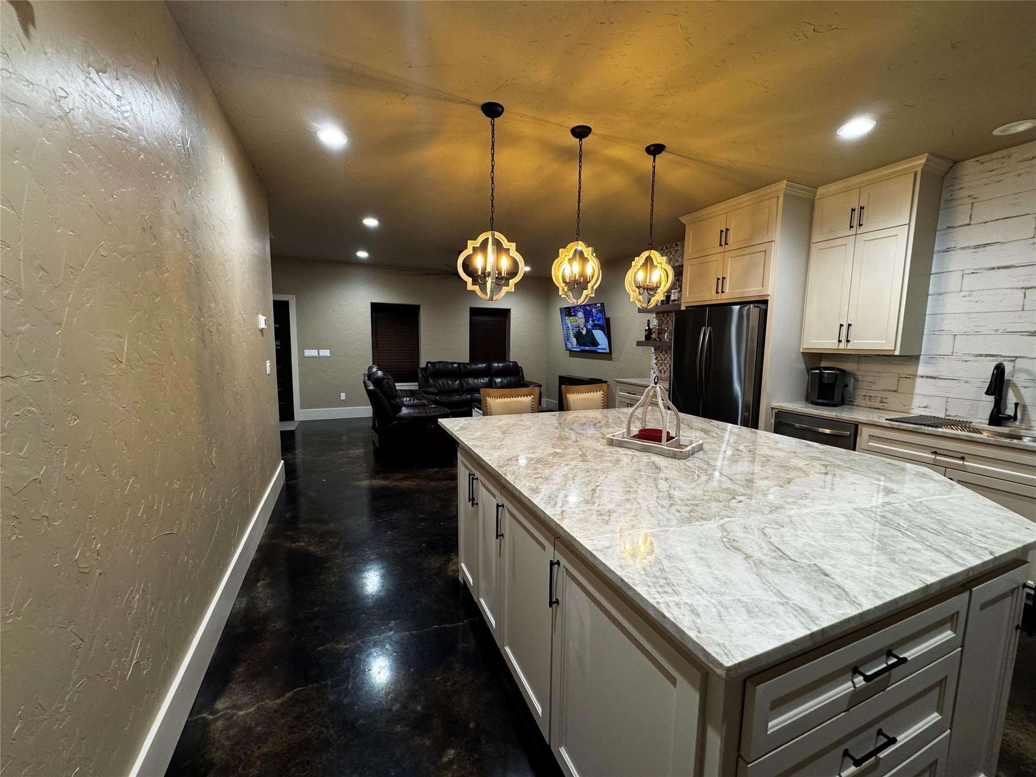 72 Circle Hook Port Port O'Connor, TX 77982 - Photo 4 of 43 a large kitchen with kitchen island a large island in it
