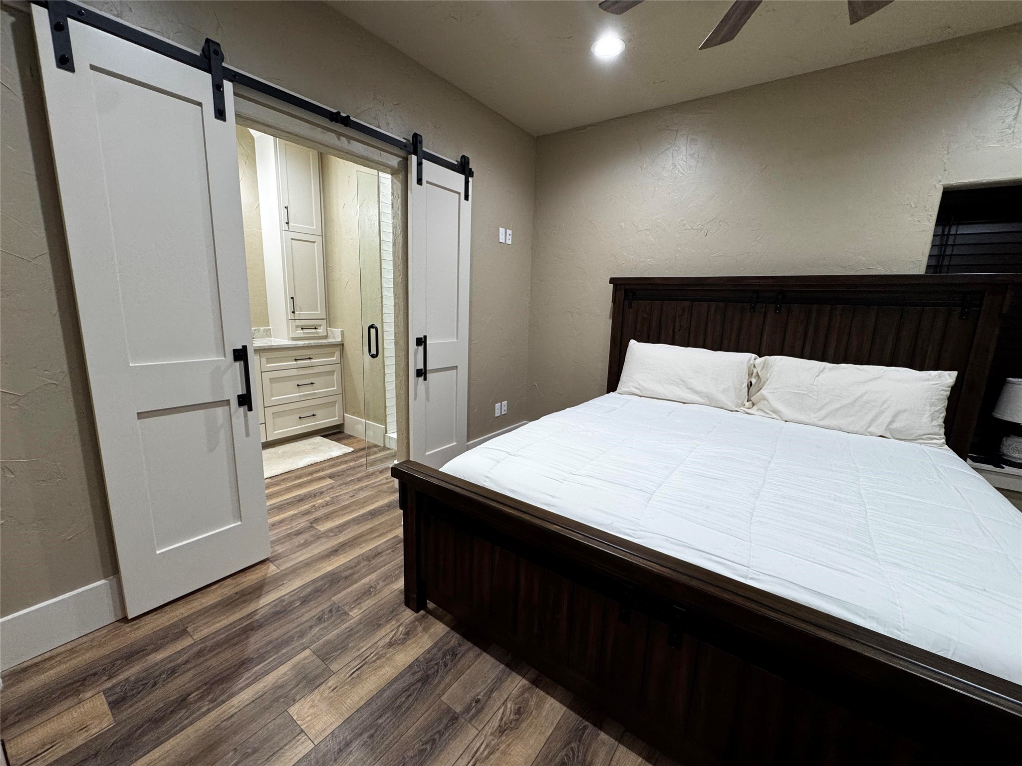 72 Circle Hook Port Port O'Connor, TX 77982 - Photo 42 of 43 a large bed in a bedroom next to a window