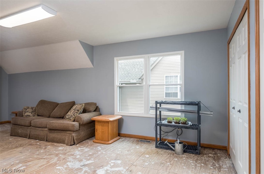 1130 Spring Road Cleveland, OH 44109 - Photo 16 of 35