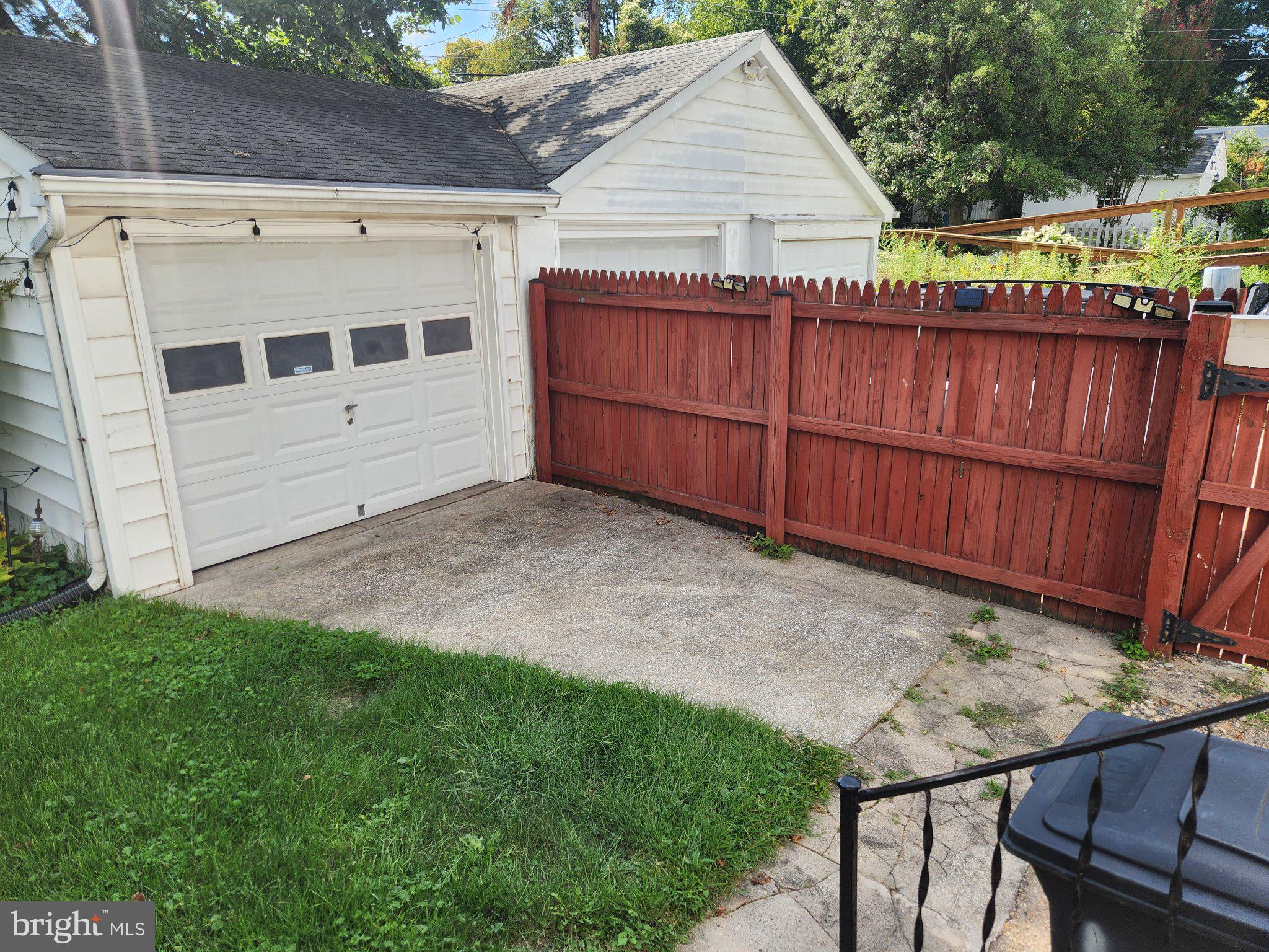 1036 Elm Ridge Avenue Baltimore, MD 21229 - Photo 4 of 4 2.5 car garage -another bay on otherside of fence.