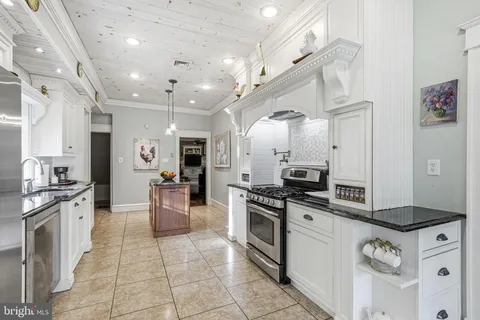 $699,000 | 267 West White Horse Pike, Berlin, NJ 08009