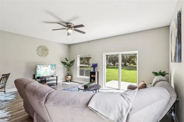 $2,300 | 1102 Fox Lake Drive, Lakeland, FL 33809