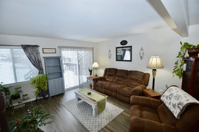 $269,000 | 1716 Pine Street, McHenry, IL 60051