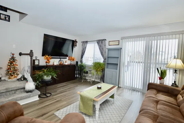 $269,000 | 1716 Pine Street, McHenry, IL 60051