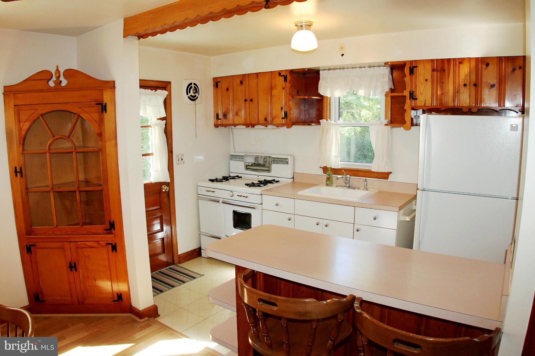 1535 Orlando Road Baltimore, MD 21234 - Photo 11 of 30 Kitchen - open pass-thru from dining room