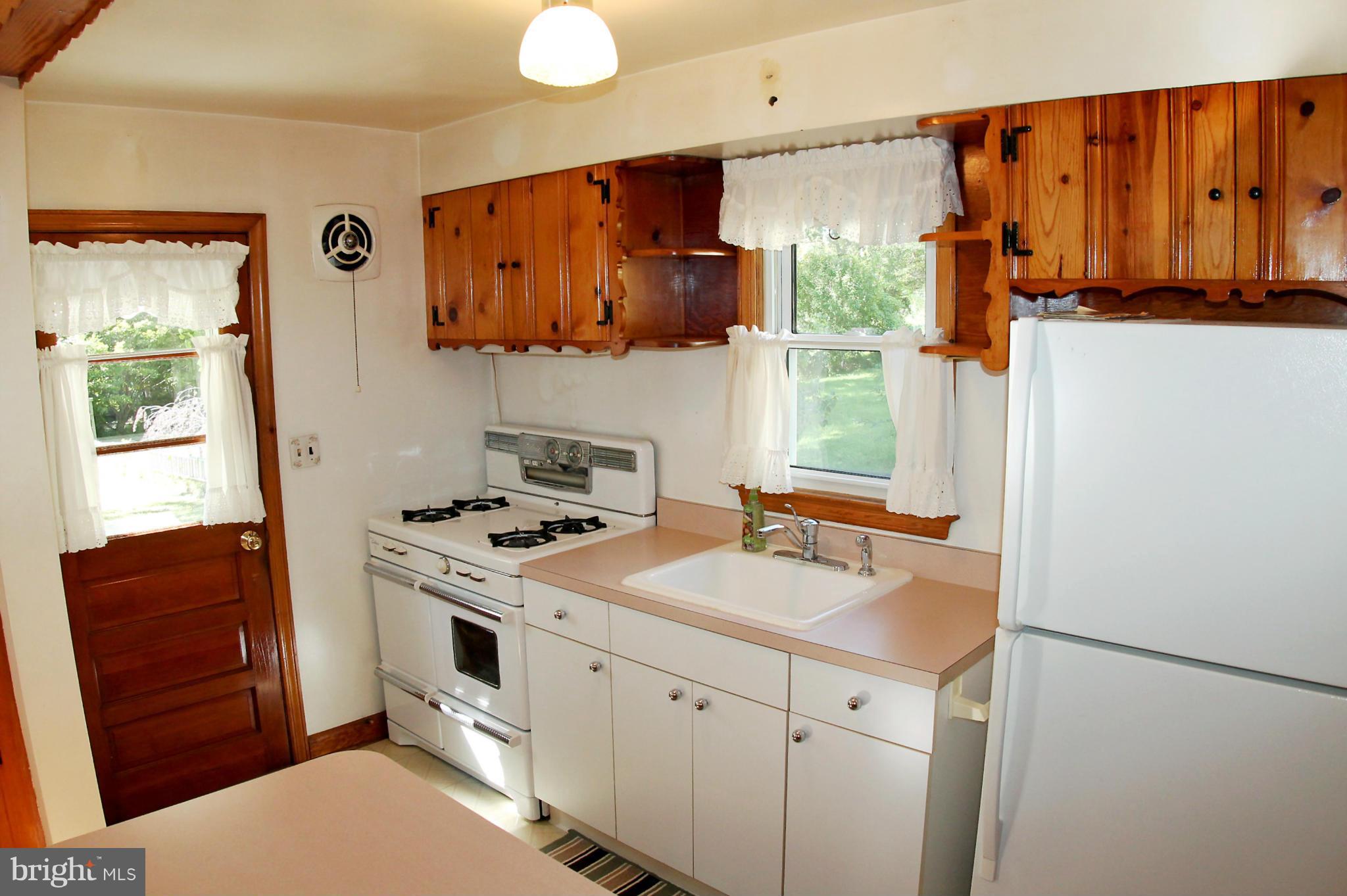 1535 Orlando Road Baltimore, MD 21234 - Photo 13 of 30 Kitchen