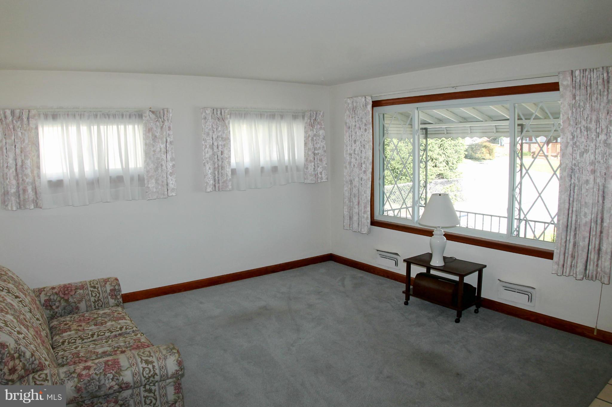 1535 Orlando Road Baltimore, MD 21234 - Photo 5 of 30 Living Room