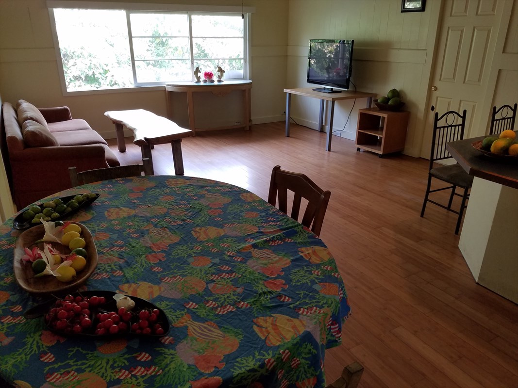 87-3460 Hawaii Belt Road Captain Cook, HI 96704 - Photo 17 of 25 a living room with furniture and a window
