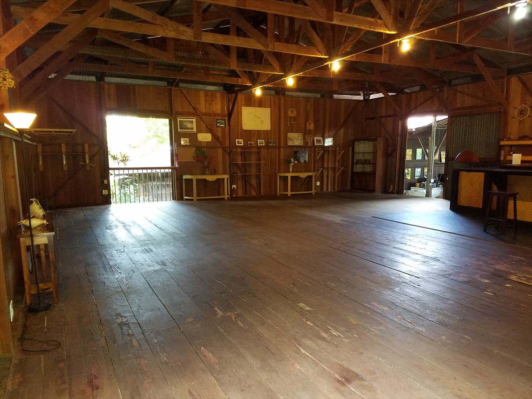 87-3460 Hawaii Belt Road Captain Cook, HI 96704 - Photo 8 of 25 a view of a studio with wooden floor