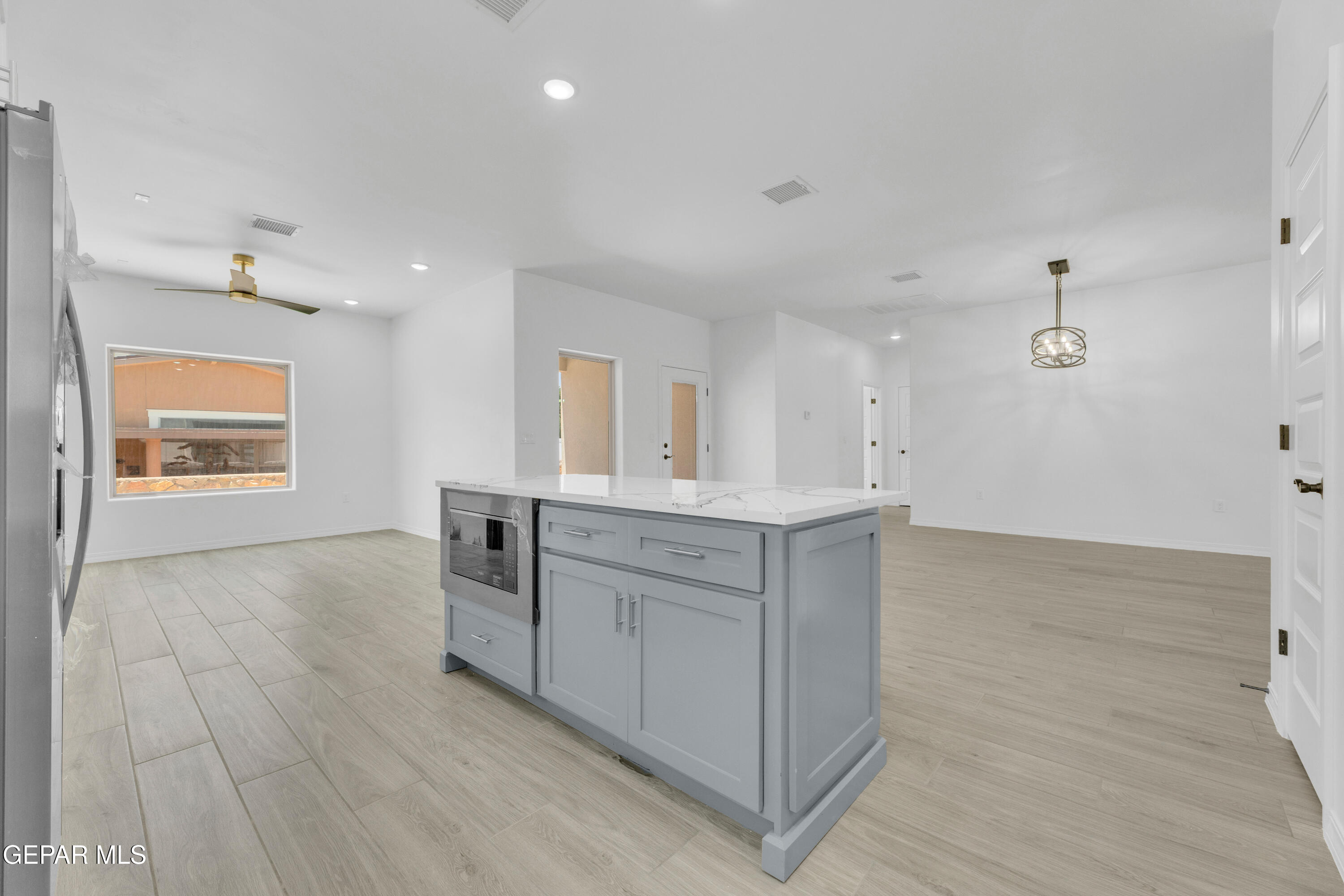 871 Country Club Road, Unit 4C El Paso, TX 79932 - Photo 4 of 50 5 (9)