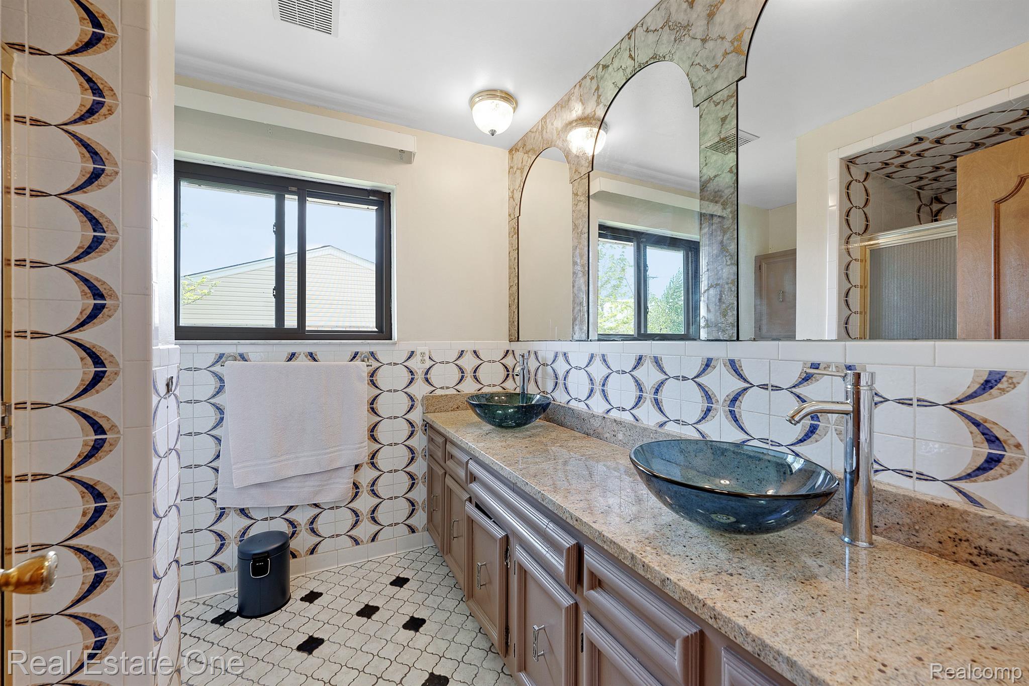 1706 Inkster Road Dearborn Heights, MI 48127 - Photo 18 of 23 Gallery Image 18