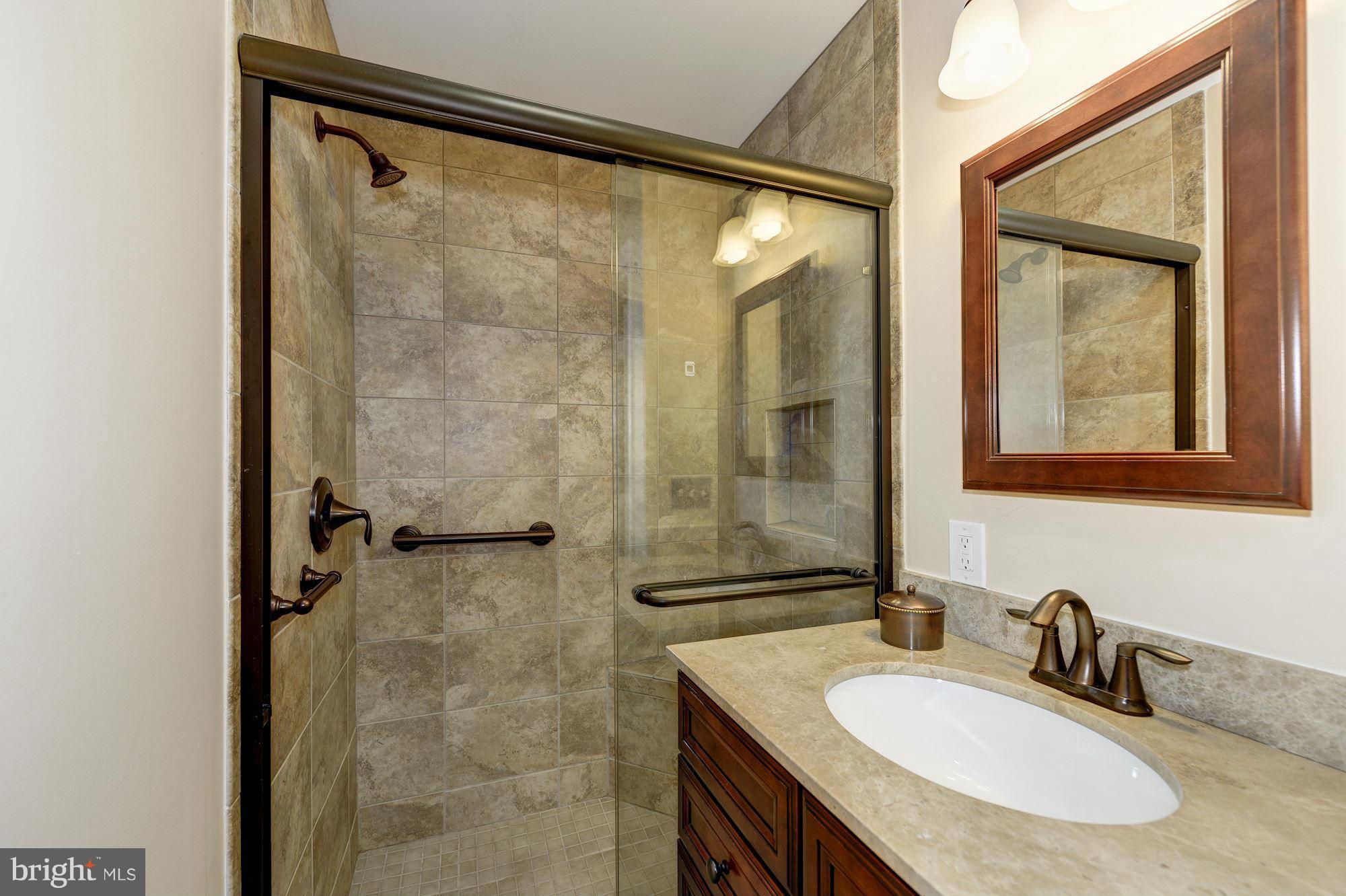 7113 Fort Hunt Road Alexandria, VA 22307 - Photo 15 of 30 Bath (Master)