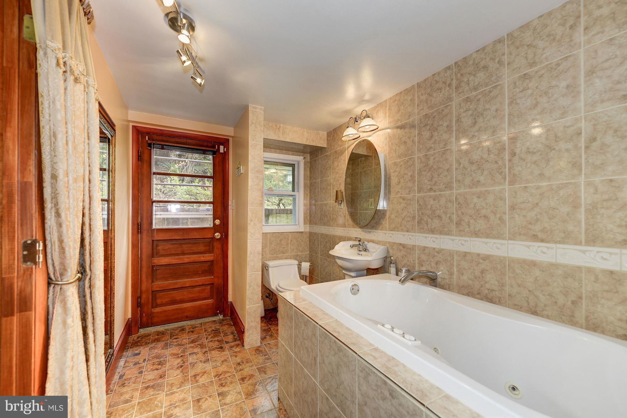 7113 Fort Hunt Road Alexandria, VA 22307 - Photo 21 of 30 Bath (Master)
