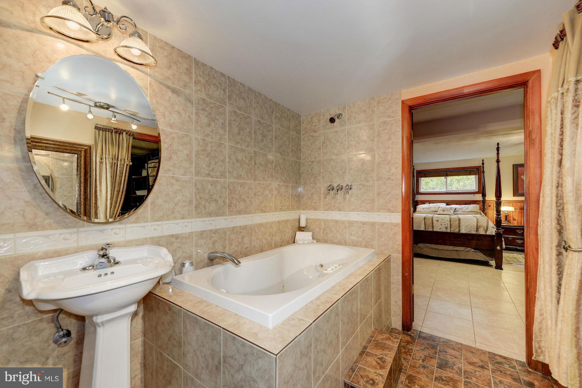 7113 Fort Hunt Road Alexandria, VA 22307 - Photo 22 of 30 Bath (Master)