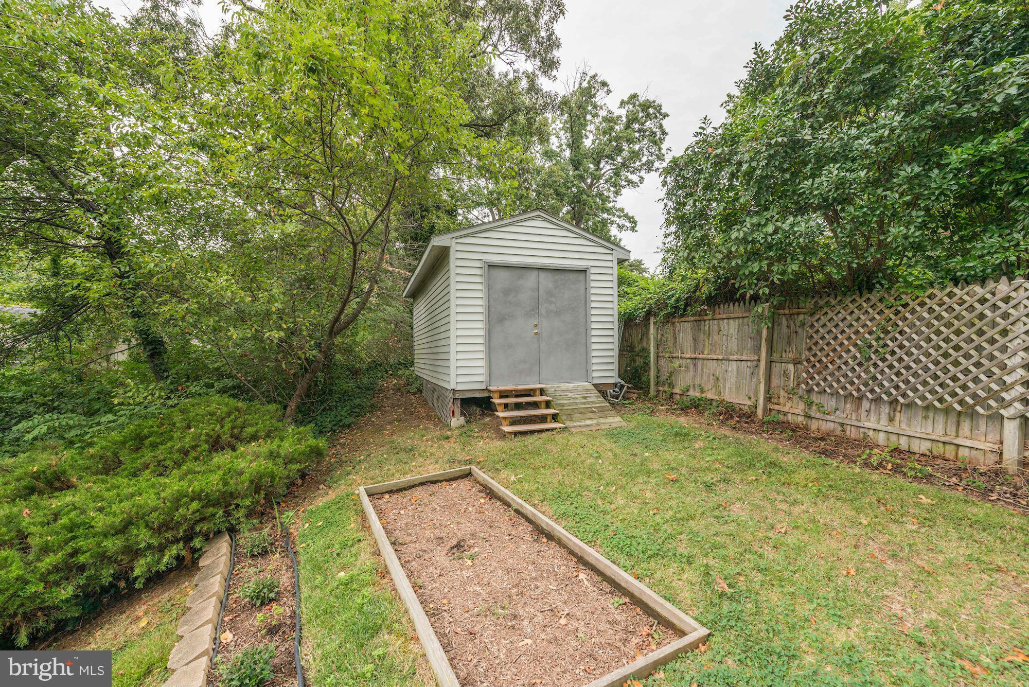 7113 Fort Hunt Road Alexandria, VA 22307 - Photo 25 of 30 Exterior (Rear)