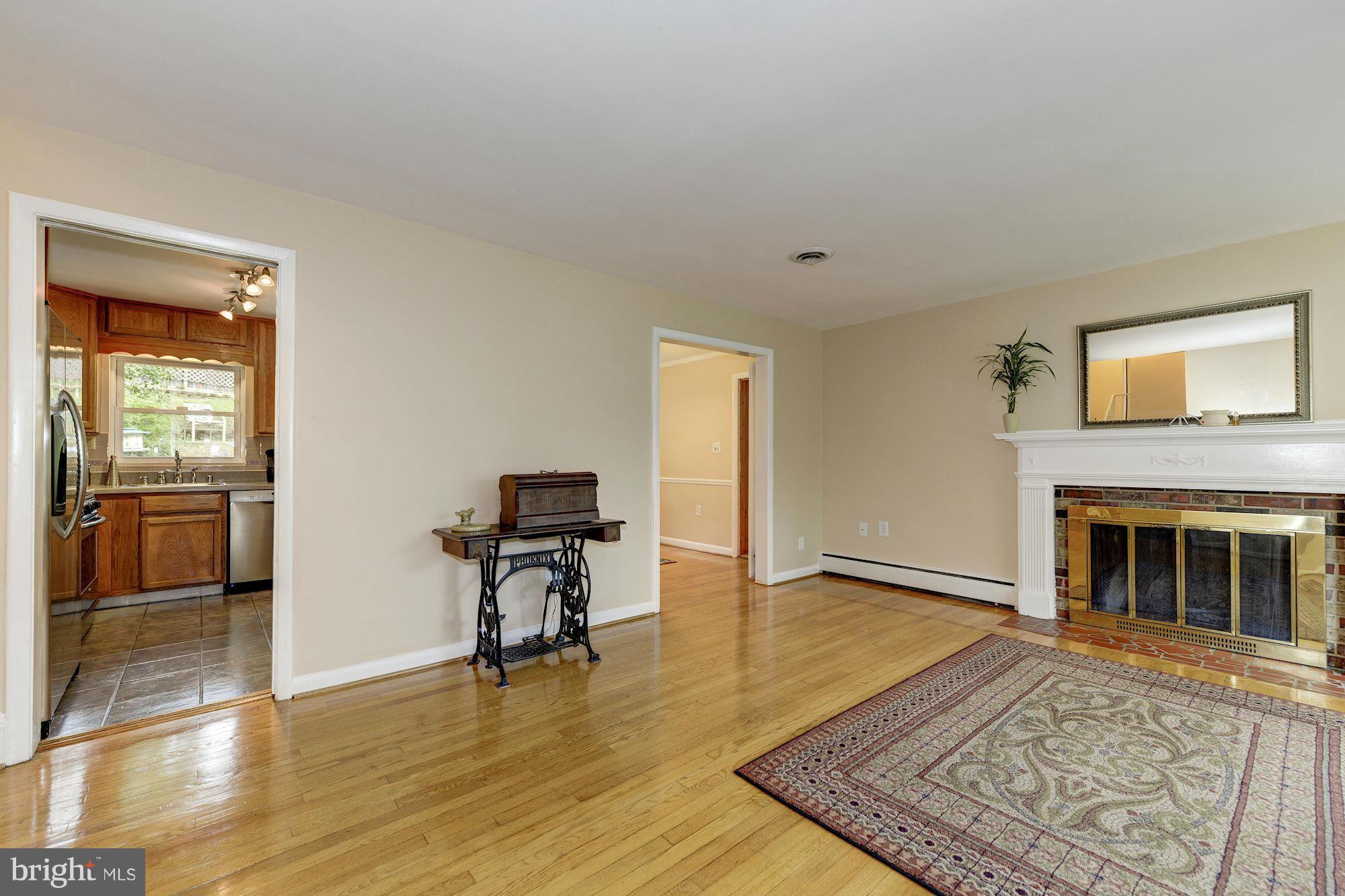 7113 Fort Hunt Road Alexandria, VA 22307 - Photo 5 of 30 Family Room