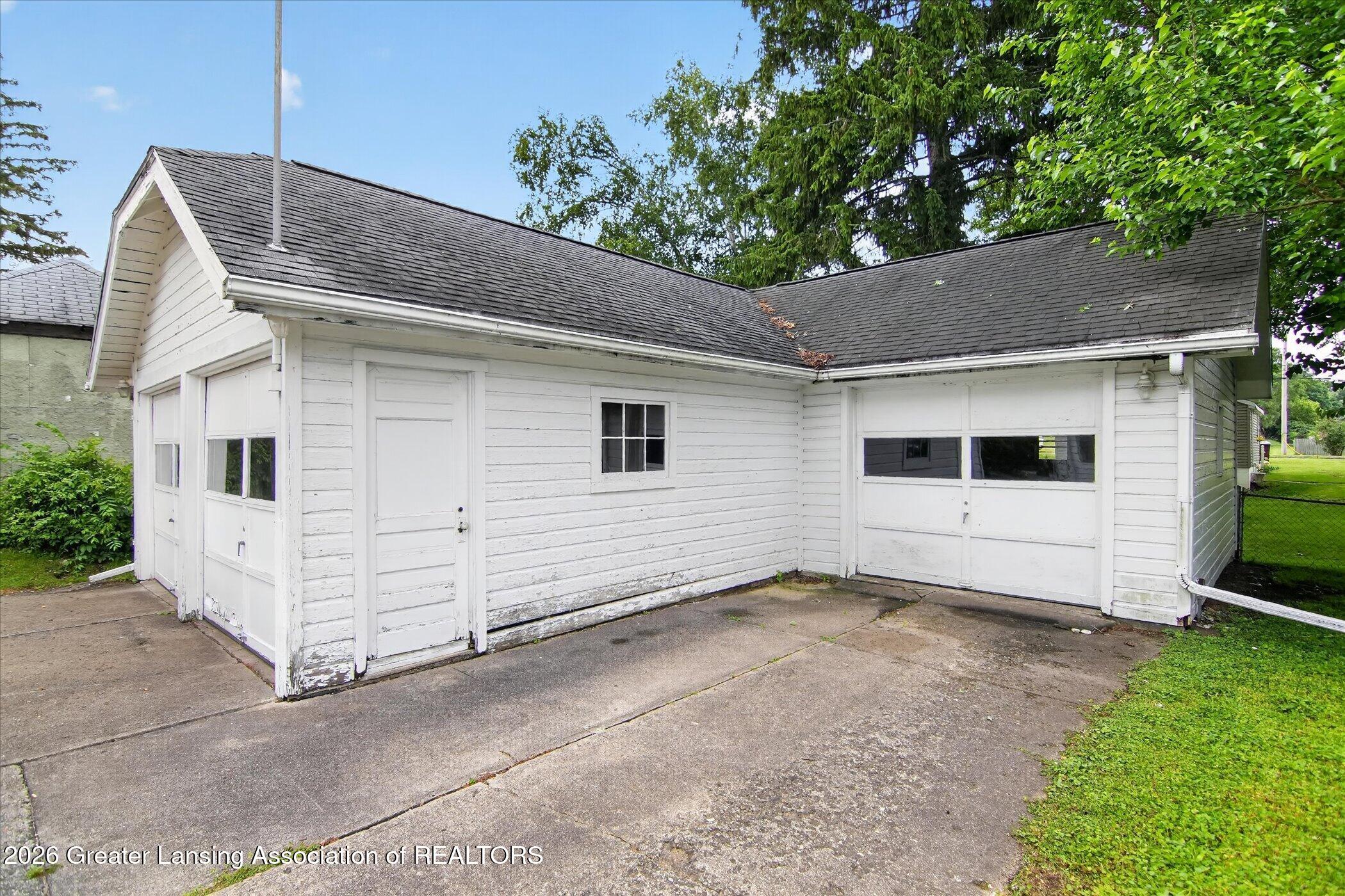 709 Rock Street Jackson, MI 49202 - Photo 48 of 53 49-709-Rock-St-WindowStill