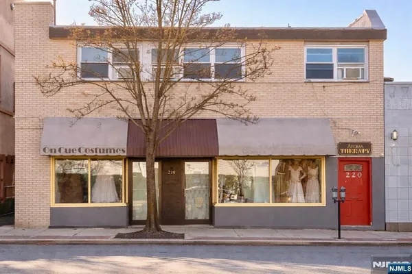 $899,900 | 220 Bloomfield Avenue, Montclair, NJ 07042