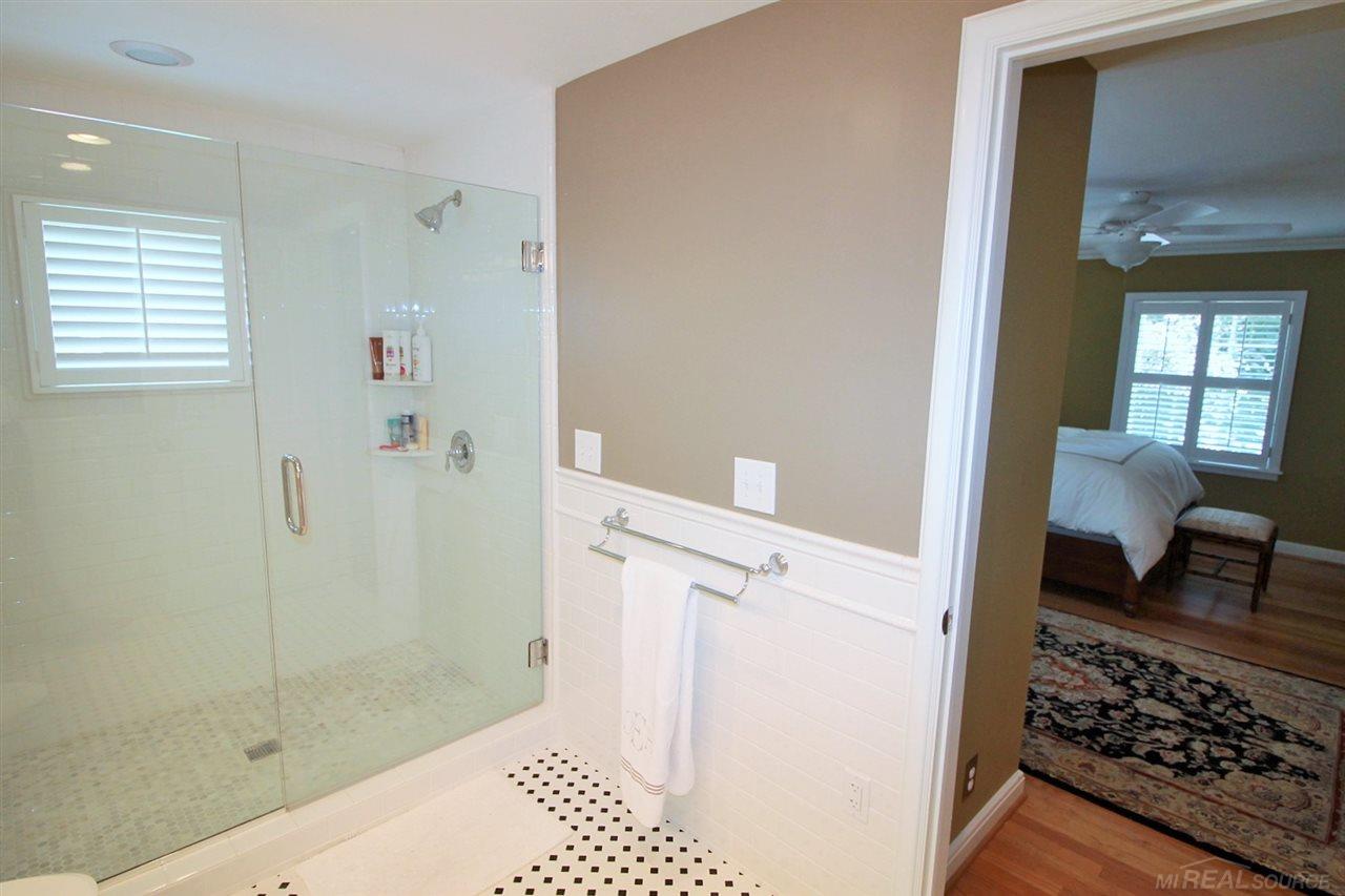 945 Trombley Road Grosse Pointe, MI 48230 - Photo 34 of 62 31388796-33.JPG