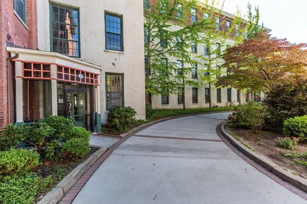 $279,000 | 15 Higgins Street, Unit 201, Smithfield, RI 02917