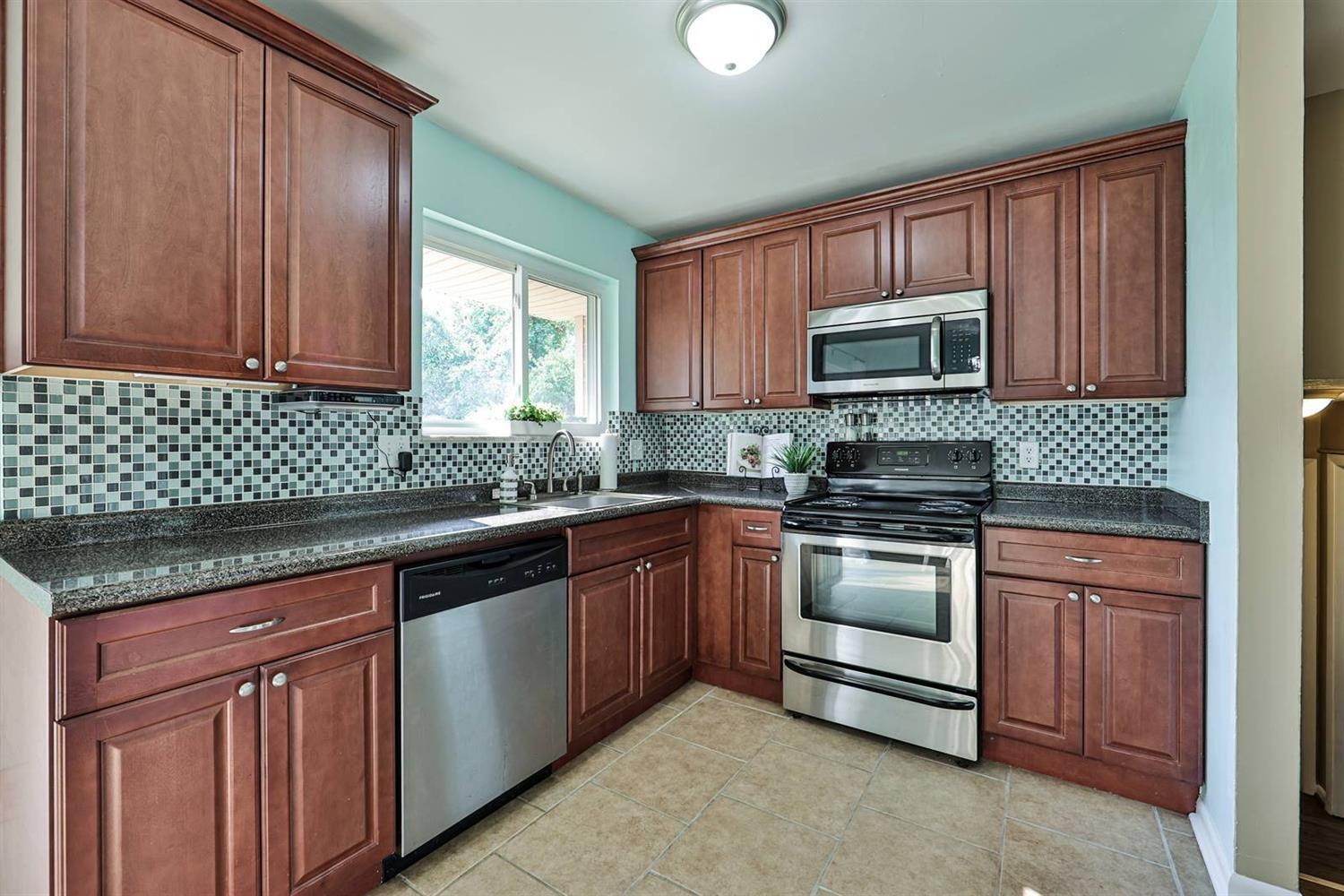 11654 Hanover Road Forest Park, OH 45240 - Photo 8 of 26 Gallery Image 8
